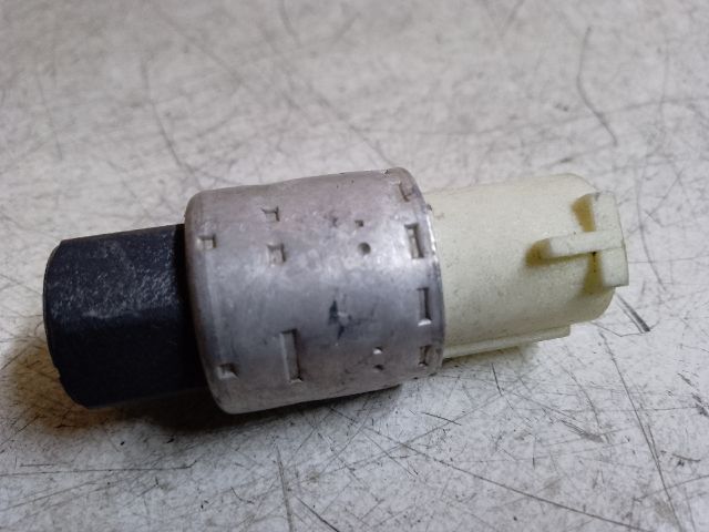 bontott FORD FUSION Klíma Nyomásérzékelő Kapcsoló