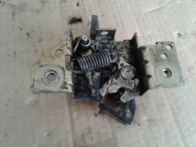 bontott FORD FUSION Motorháztető Zárszerkezet