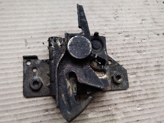 bontott FORD FUSION Motorháztető Zárszerkezet