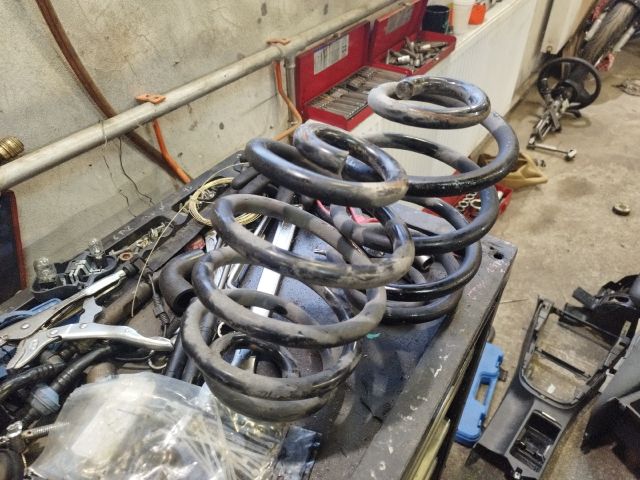 bontott FORD GALAXY Hátsó Rugó Pár