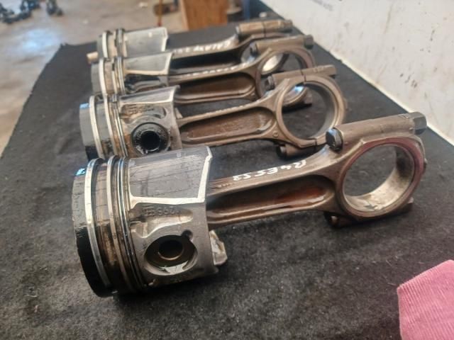 bontott FORD GALAXY Dugattyú