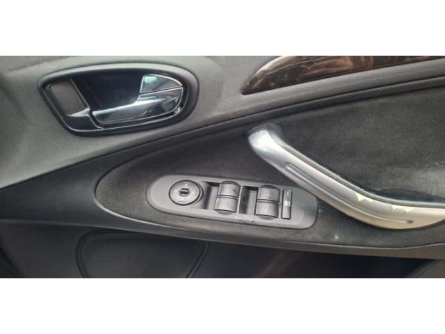 bontott FORD GALAXY Bal hátsó Dobbetét (Kerékjárati, Műanyag)