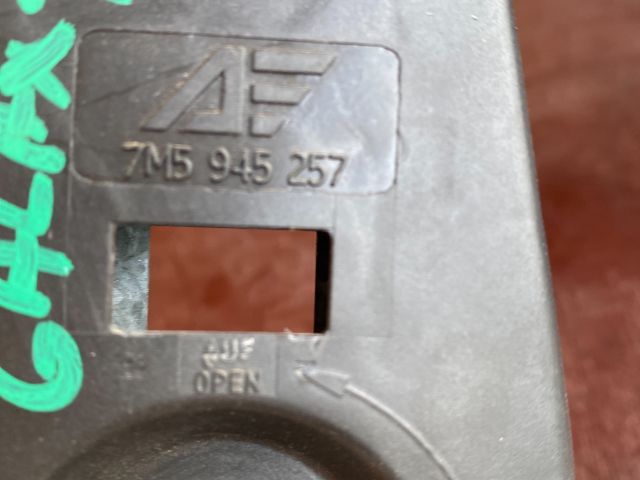 bontott FORD GALAXY Bal Hátsó Lámpa Foglalat