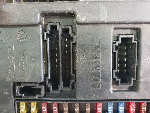 bontott FORD GALAXY Biztosítéktábla Motortér