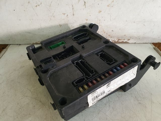 bontott FORD GALAXY Biztosítéktábla Motortér