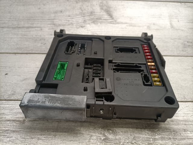 bontott FORD GALAXY Biztosítéktábla Utastér