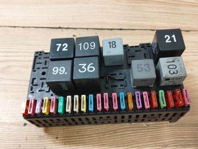 bontott FORD GALAXY Biztosítéktábla Utastér