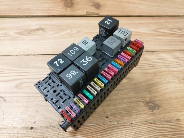 bontott FORD GALAXY Biztosítéktábla Utastér