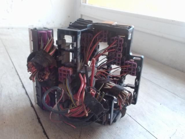 bontott FORD GALAXY Biztosítéktábla Utastér