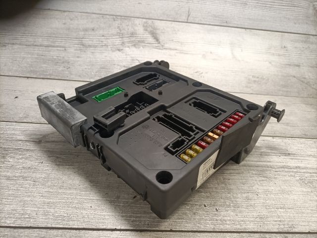 bontott FORD GALAXY Biztosítéktábla Utastér