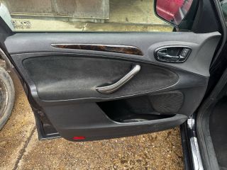 bontott FORD GALAXY Csomagtérajtó Gumikéder