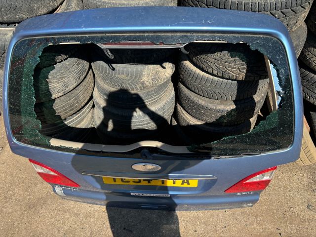 bontott FORD GALAXY Csomagtérajtó (Részeivel)