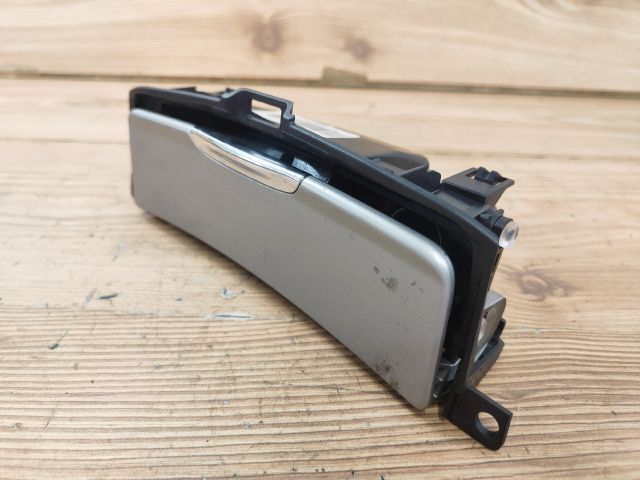 bontott FORD GALAXY Első Hamutartó