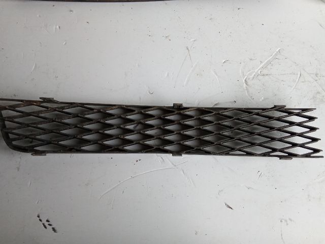 bontott FORD GALAXY Első Lökhárító Alsó Középső Díszrács