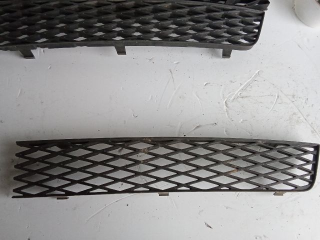 bontott FORD GALAXY Első Lökhárító Alsó Középső Díszrács