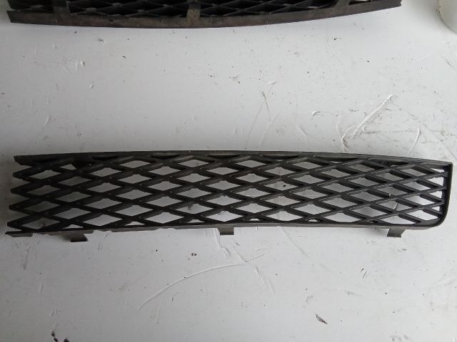 bontott FORD GALAXY Első Lökhárító Alsó Középső Díszrács