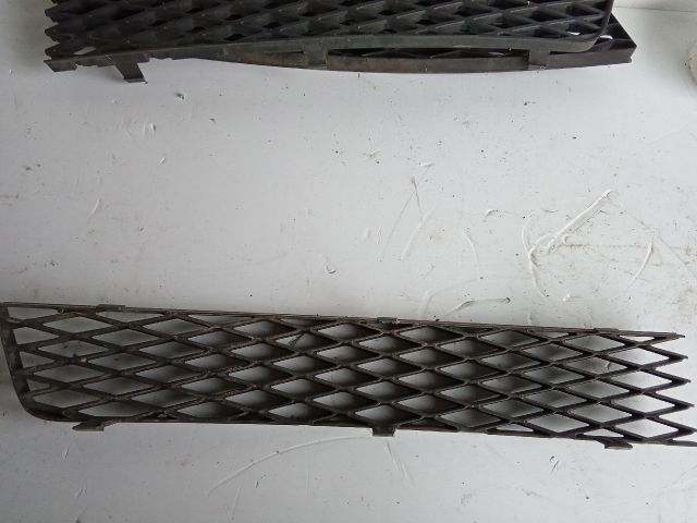 bontott FORD GALAXY Első Lökhárító Alsó Középső Díszrács