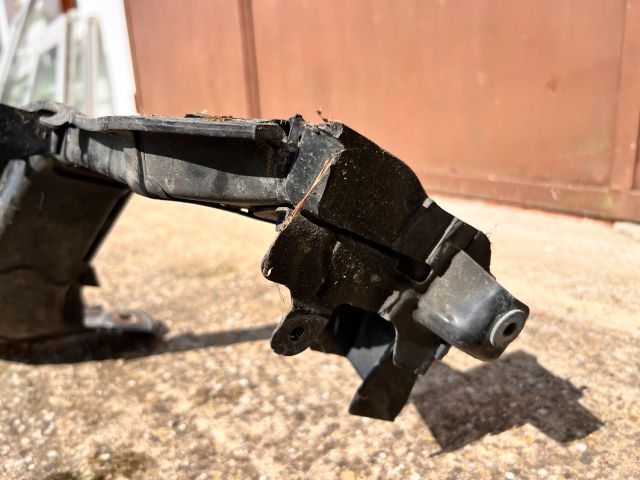 bontott FORD GALAXY Első Lökhárító Tartó Felső