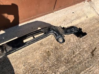 bontott FORD GALAXY Első Lökhárító Tartó Felső