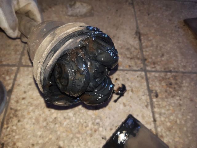 bontott FORD GRAND C-MAX Bal Féltengely