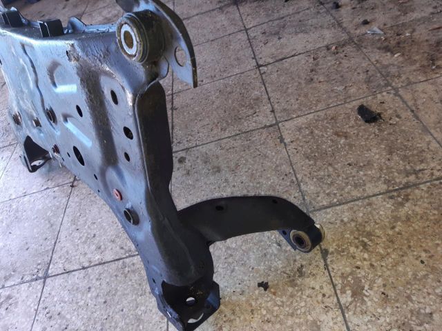 bontott FORD GRAND C-MAX Első Bölcső