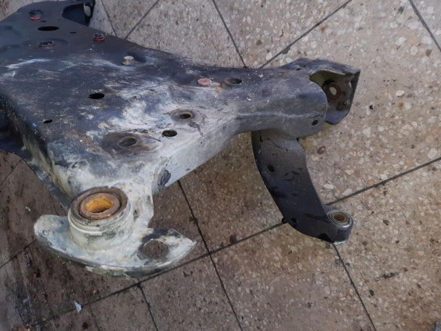 bontott FORD GRAND C-MAX Első Bölcső