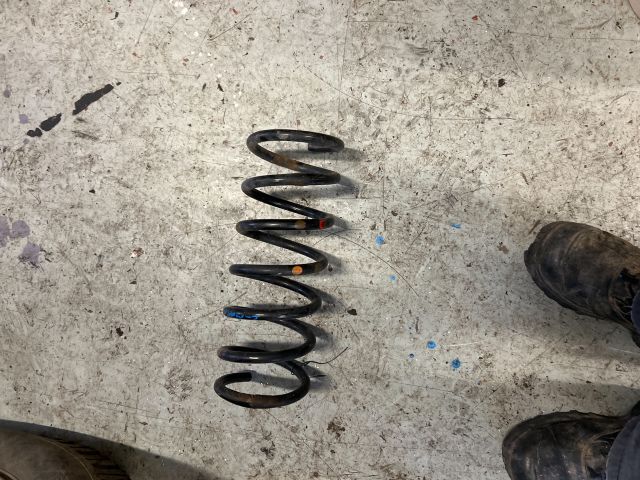 bontott FORD GRAND C-MAX Hátsó Rugó