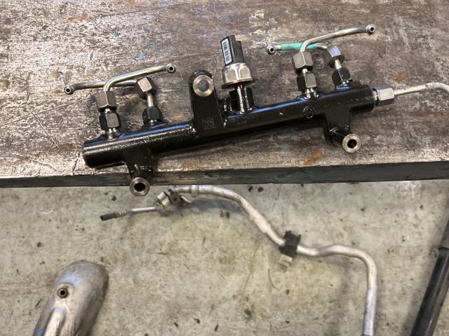 bontott FORD GRAND C-MAX Közösnyomócső