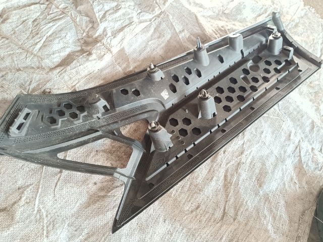 bontott FORD GRAND C-MAX Bal D Oszlop Burkolat