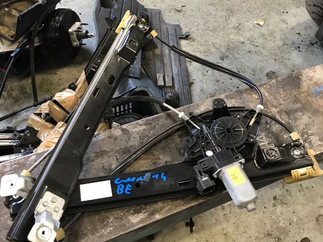 bontott FORD GRAND C-MAX Bal első Ablakemelő Szerkezet (Elektromos)