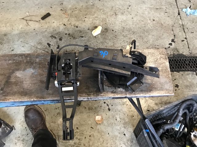 bontott FORD GRAND C-MAX Bal első Ajtózár