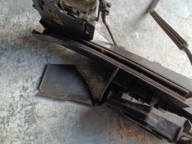 bontott FORD GRAND C-MAX Bal első Ajtózár