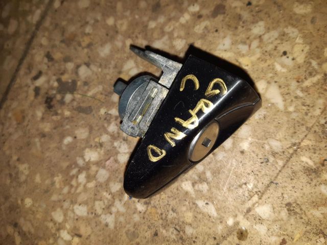 bontott FORD GRAND C-MAX Bal első Zárbetét