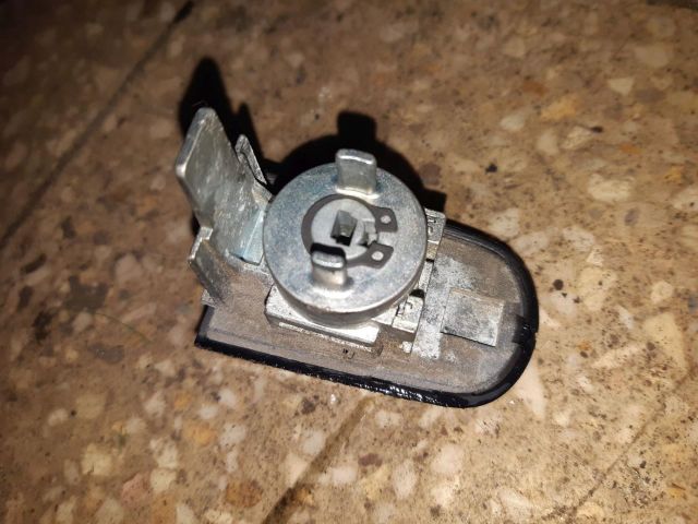 bontott FORD GRAND C-MAX Bal első Zárbetét