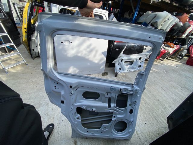 bontott FORD GRAND C-MAX Bal hátsó Ajtó (Üres lemez)