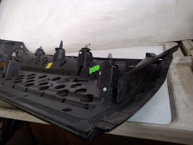 bontott FORD GRAND C-MAX Bal hátsó Sárvédő Felső