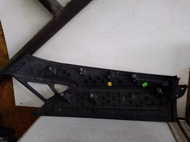 bontott FORD GRAND C-MAX Bal hátsó Sárvédő Felső