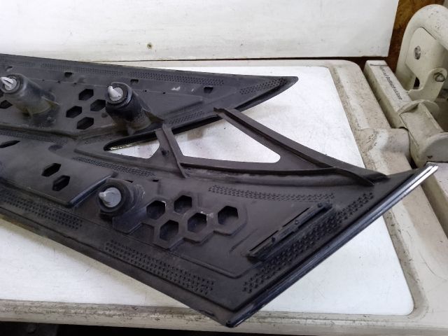 bontott FORD GRAND C-MAX Bal hátsó Sárvédő Felső