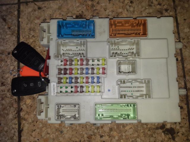 bontott FORD GRAND C-MAX Biztosítéktábla Utastér