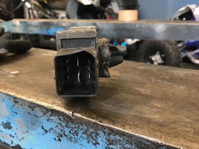 bontott FORD GRAND C-MAX Izzító Relé