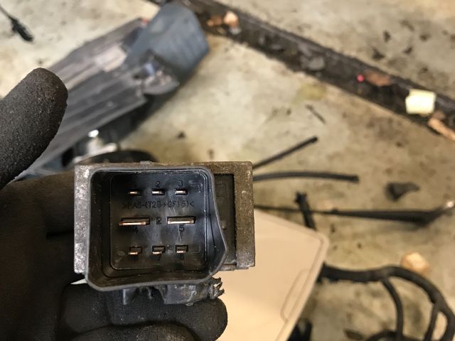 bontott FORD GRAND C-MAX Izzító Relé