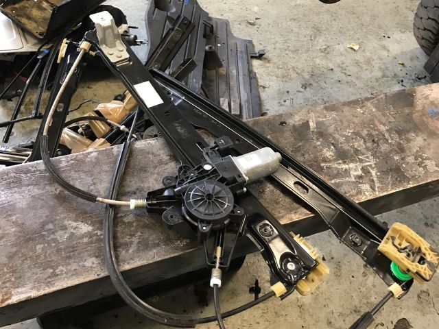 bontott FORD GRAND C-MAX Jobb első Ablakemelő Szerkezet (Elektromos)