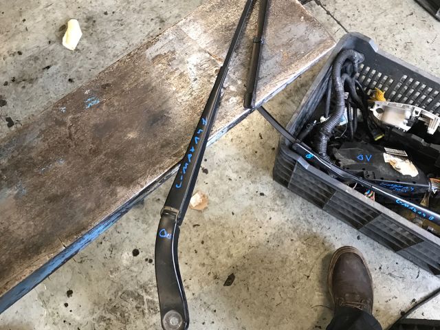 bontott FORD GRAND C-MAX Jobb első Ablaktörlő Kar