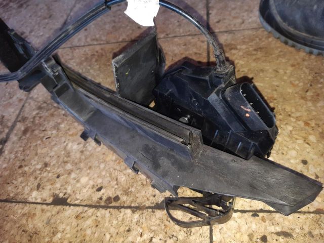 bontott FORD GRAND C-MAX Jobb első Ajtózár