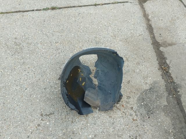 bontott FORD GRAND C-MAX Jobb első Dobbetét (Kerékjárati, Műanyag)