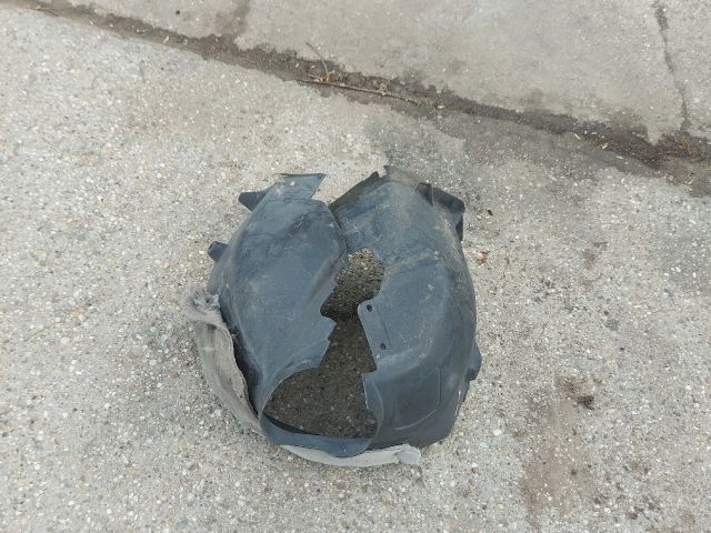 bontott FORD GRAND C-MAX Jobb első Dobbetét (Kerékjárati, Műanyag)