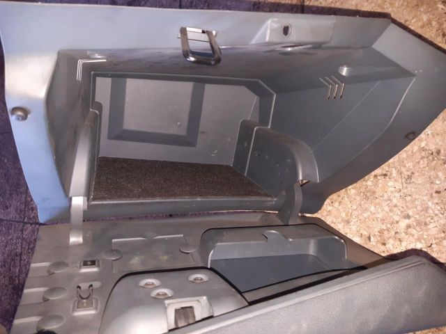 bontott FORD GRAND C-MAX Kesztyűtartó