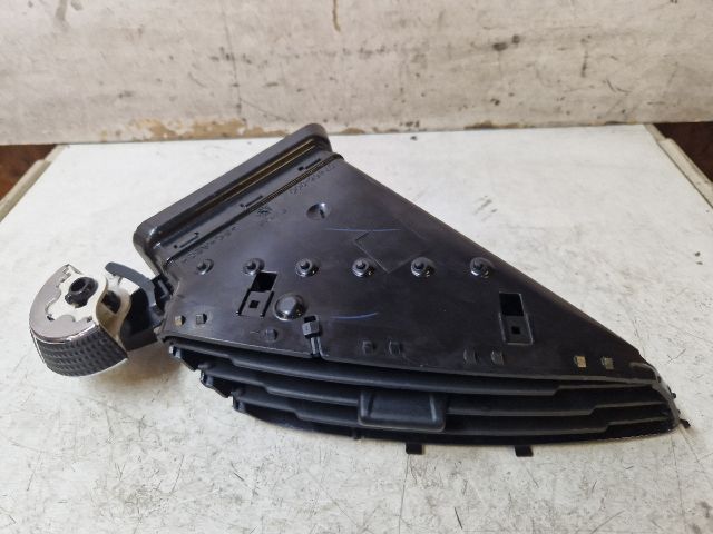 bontott FORD GRAND C-MAX Középső Jobb Szellőző