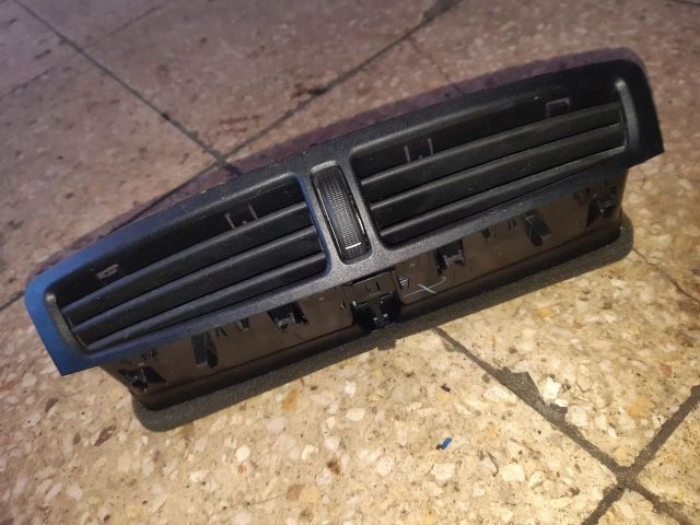 bontott FORD GRAND C-MAX Középső Szellőző