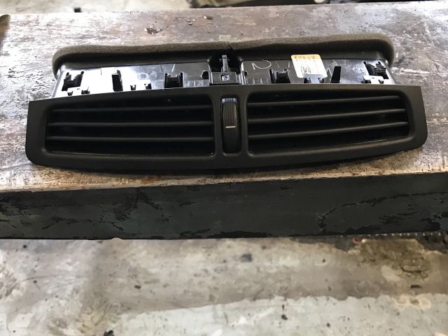 bontott FORD GRAND C-MAX Középső Szellőző